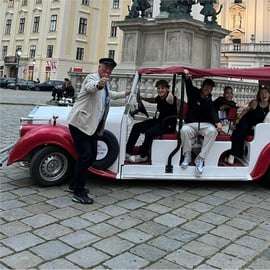Vienne : Visite touristique de la vieille ville dans une voiture électrique d'époque