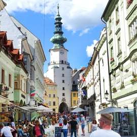 Vienne : visite guidée de Bratislava et du château de Devín via Hainburg