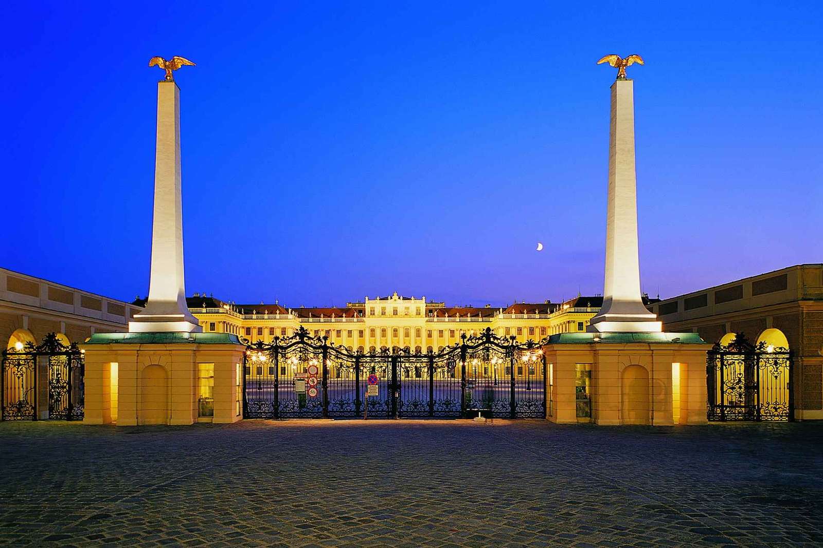 Vienne : visite du château de Schönbrunn en soirée, dîner et concert