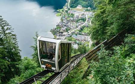 Vienne : Excursion d'une journée à Hallstatt et aux sommets alpins avec Skywalk Lift