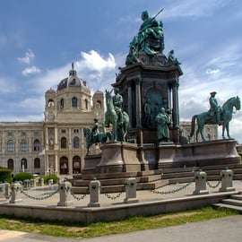 Vienne : visite touristique en voiture classique 90 min E/T