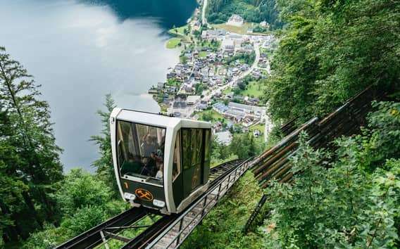 Vienne : Excursion d'une journée à Hallstatt et aux sommets alpins avec Skywalk Lift