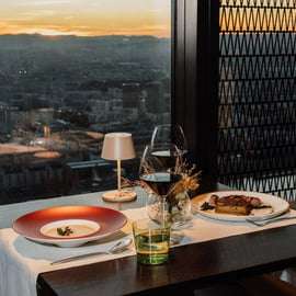 Best View : Dîner au coucher du soleil avec vue sur la ville au restaurant Altia by Urrechu