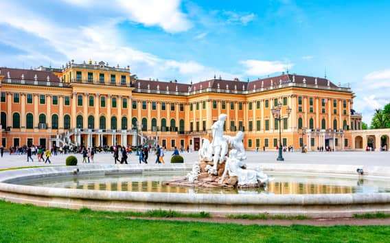 Vienne : Visite du château de Schönbrunn et de ses jardins en coupe-file