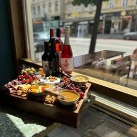 VIENNE : dégustation de vin autrichien avec tapas pour deux personnes