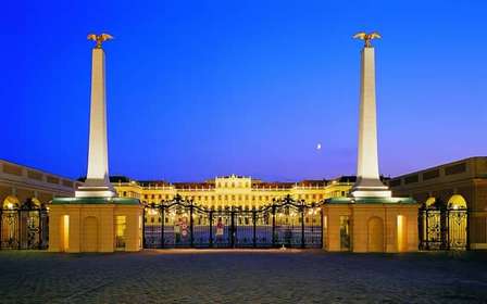 Vienne : visite du château de Schönbrunn en soirée, dîner et concert
