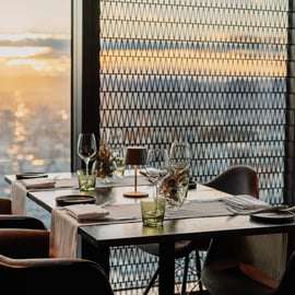 Best View : Dîner au coucher du soleil avec vue sur la ville au restaurant Altia by Urrechu